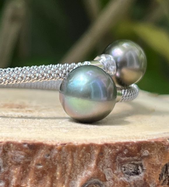 Témoignage d'un amour profond, le bracelet Toi et Moi en vraies perles de Tahiti fera briller les yeux et scintiller le poignet - Origine des Tuamotu