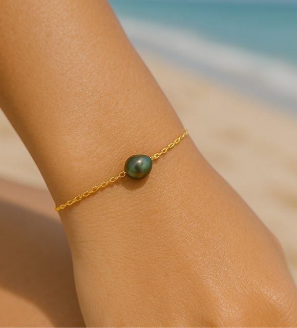 bracelet dorée en gold filled et perle de culture de Tahiti semi-baroque 9/10mm, design épuré pour laisser briller la perle de Tahiti - certifié et garanti