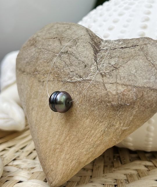 Bijou en perle de Tahiti aux reflets rares et lustre exceptionnel. Certificat d’authenticité et livraison sécurisée – Poemotu