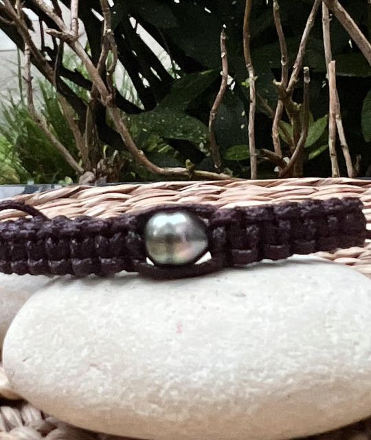 Bijou en perle de Tahiti aux reflets rares et lustre exceptionnel. Certificat d’authenticité et livraison sécurisée – Poemotu.
