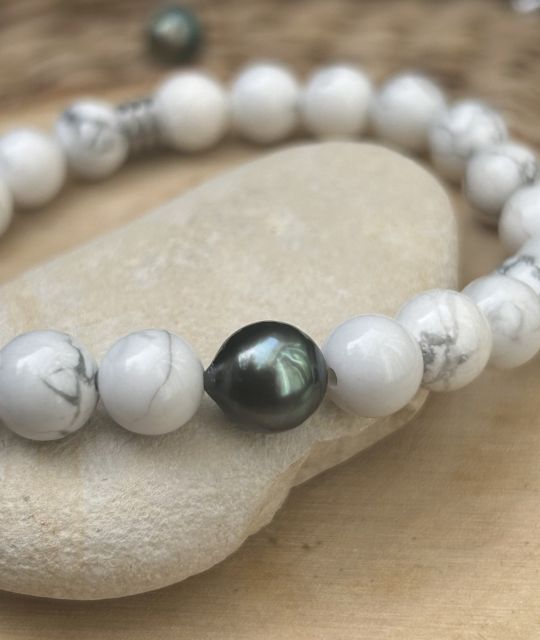 Bijou en perle de Tahiti aux reflets rares et lustre exceptionnel. Certificat d’authenticité et livraison sécurisée – Poemotu