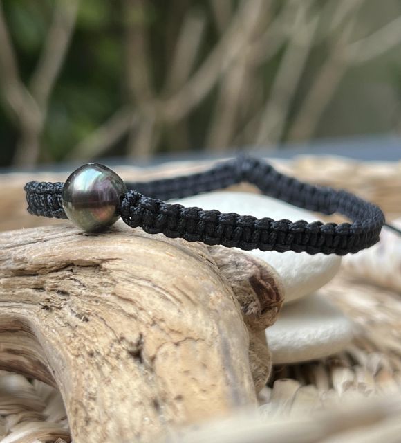 Associez ce bracelet et son apaisante perle de Tahiti à vos autres bracelets - une union réussie remplie d'énergie bienfaitrice - création artisanale - livraison gratuite
