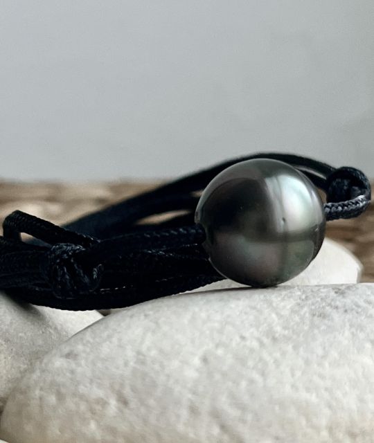 Bijou en perle de Tahiti aux reflets rares et lustre exceptionnel. Certificat d’authenticité et livraison sécurisée – Poemotu.