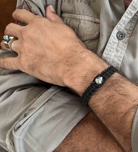 Bijou en perle de Tahiti aux reflets rares et lustre exceptionnel. Certificat d’authenticité et livraison sécurisée – Poemotu.