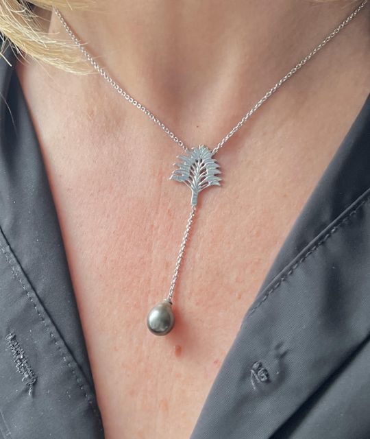 Bijou en perle de Tahiti aux reflets rares et lustre exceptionnel. Certificat d’authenticité et livraison sécurisée – Poemotu
