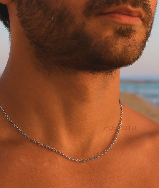 Optez pour la solidité et l'éclat de notre chaîne en argent rhodié - parfait pour tous les pendentifs homme - poinçon argent 925 - tenue irréprochable du rhodium