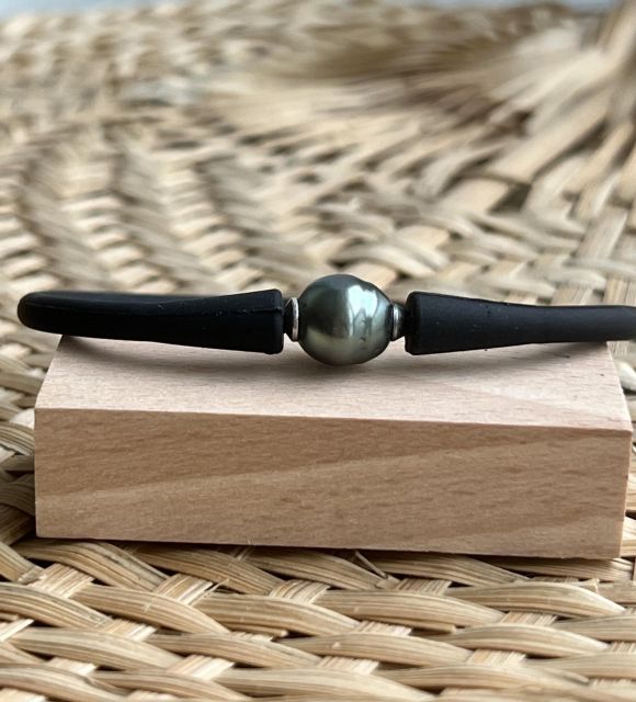 Dans notre collection Teahupoo une vraie perle de Tahiti aux couleurs des lagons de Polynésie - pièce unique à ne pas rater - certificat GIA