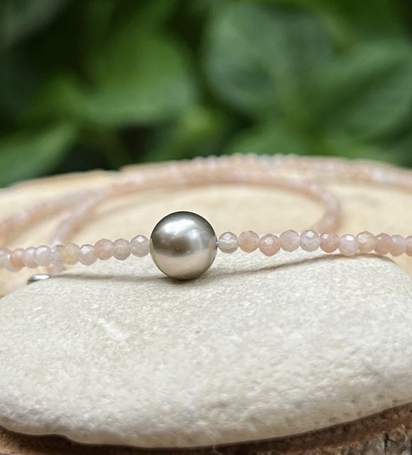 Bijou en perle de Tahiti aux reflets rares et lustre exceptionnel. Certificat d’authenticité et livraison sécurisée – Poemotu