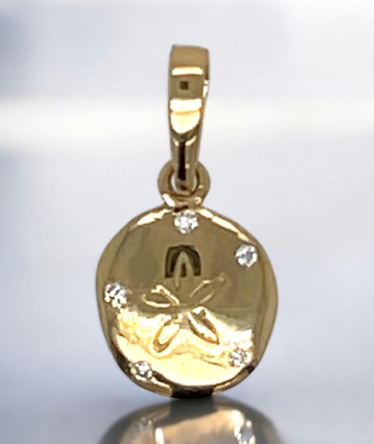 Découvrez Alohi Moana, un pendentif raffiné et précieux -diamants naturels - symbolique de votre amour de l'Océan - poinçon or - livraison sécurisée offerte