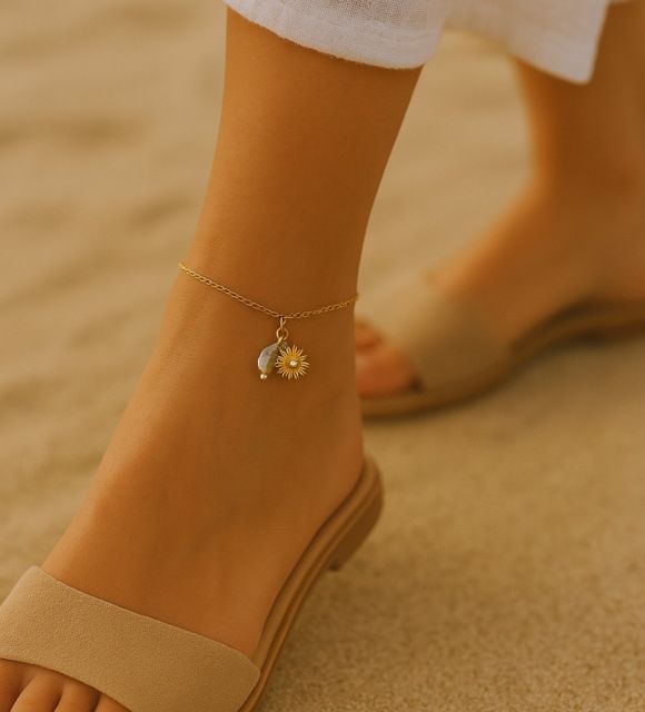 Découvrez ce bijou en photos contractuelles sans attendre - véritable keshi monté sur un bracelet de cheville - breloque soleil - livraison gratuite sécurisée