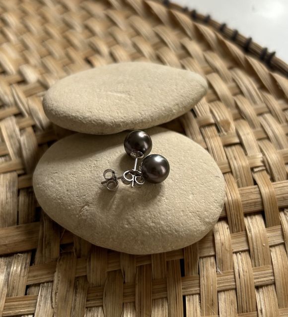 Vous tomberez sous le charme de ces magnifiques perles peacock aubergine de Tahiti montées en boucles d'oreilles au charme incomparable - perles garanties de Polynésie Française - livraison gratuite