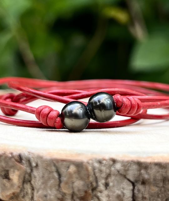 Bijou en perle de Tahiti aux reflets rares et lustre exceptionnel. Certificat d’authenticité et livraison sécurisée – Poemotu.