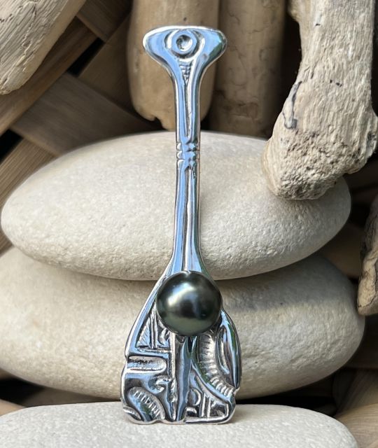 Capturez l'esprit de la course de Va'a avec ce pendentif pagaie perle de Tahiti - création artisanale - certificat GIA - livraison gratuite