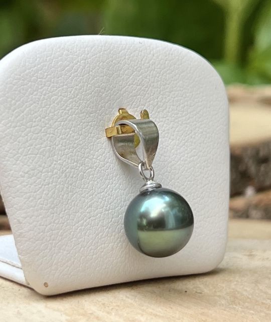 Bijou en perle de Tahiti aux reflets rares et lustre exceptionnel. Certificat d’authenticité et livraison sécurisée – Poemotu