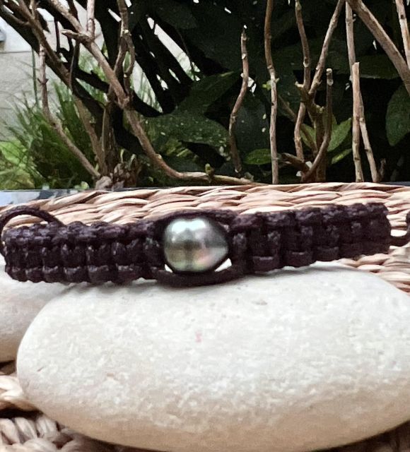 Bijou en perle de Tahiti aux reflets rares et lustre exceptionnel. Certificat d’authenticité et livraison sécurisée – Poemotu.