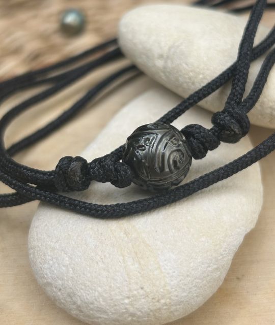 Découvrez l'artisanat polynésien avec ce collier de véritable perle de culture de Tahiti gravée - certificat GIA - livraison gratuite sécurisée