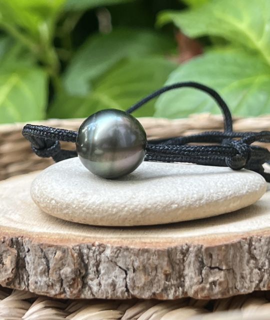 Bijou en perle de Tahiti aux reflets rares et lustre exceptionnel. Certificat d’authenticité et livraison sécurisée – Poemotu.