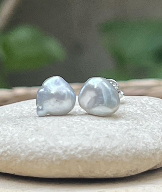 Bijou en perle de Tahiti aux reflets rares et lustre exceptionnel. Certificat d’authenticité et livraison sécurisée – Poemotu.