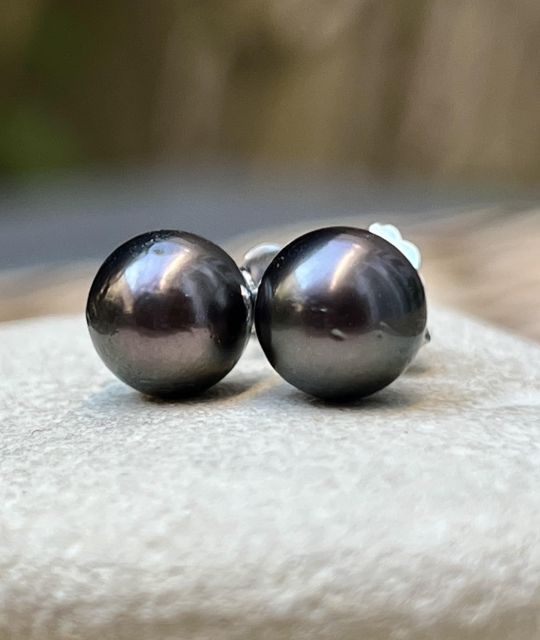 Bijou en perle de Tahiti aux reflets rares et lustre exceptionnel. Certificat d’authenticité et livraison sécurisée – Poemotu