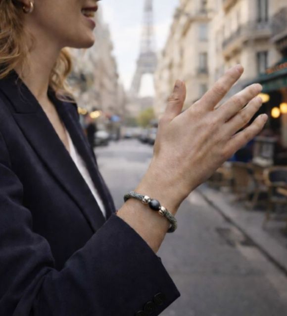 Bijou en perle de Tahiti aux reflets rares et lustre exceptionnel. Certificat d’authenticité et livraison sécurisée – Poemotu.