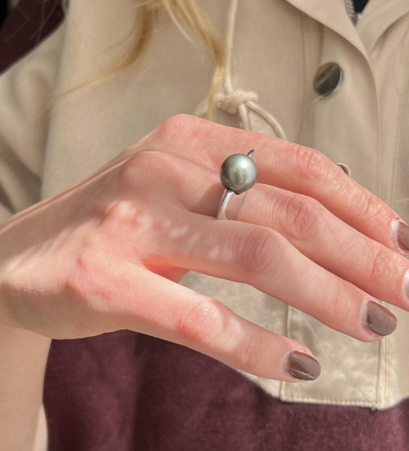 A rare radiance, a confident volume, a free jewel, celebrating beauty in its movement - 2-year warranty - GIA certification