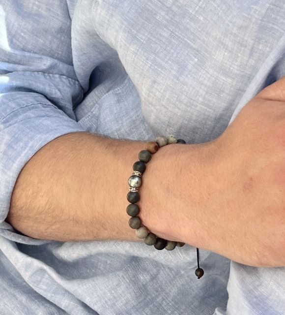 Retrouvez le bien-être, équilibrez vos énergies avec ce bracelet en jaspes naturelles et perle de Tahiti pour un apaisement du stress. Bijou certifié et garanti