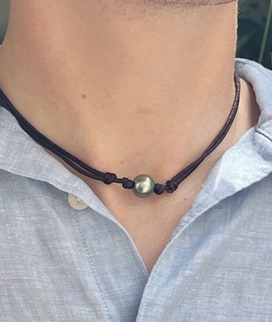 Bijou en perle de Tahiti aux reflets rares et lustre exceptionnel. Certificat d’authenticité et livraison sécurisée – Poemotu.