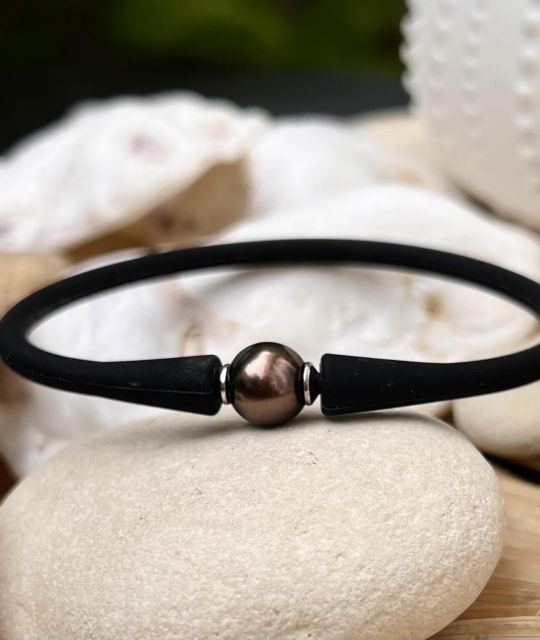 Bijou en perle de Tahiti aux reflets rares et lustre exceptionnel. Certificat d’authenticité et livraison sécurisée – Poemotu.