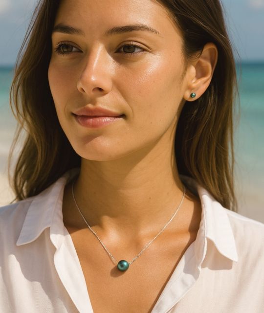 Bijou en perle de Tahiti aux reflets rares et lustre exceptionnel. Certificat d’authenticité et livraison sécurisée – Poemotu