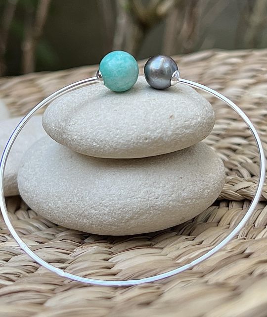 Perle de Tahiti ovale 8,83 mm, couleur grise, lustre très beau, qualité AA - Légeres inclusions naturelles - Perle d’amazonite naturelle 10 mm