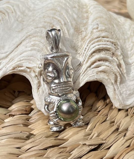 Découvrez le Pendentif tiki et perle de culture de tahiti peacock ronde - pièce unique - photos contractuelles - livraison gratuite - satisfait ou remboursé