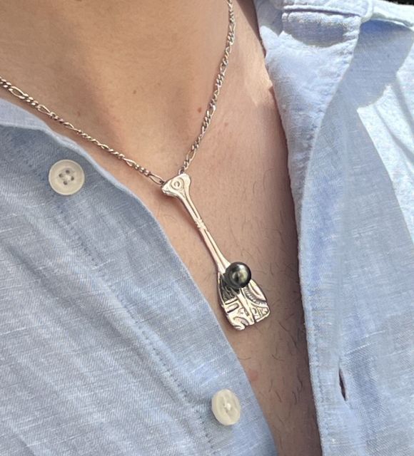 Captura el espíritu de la carrera de Va'a con este colgante remo perla de Tahití - creación artesanal - certificado GIA - envío gratuito