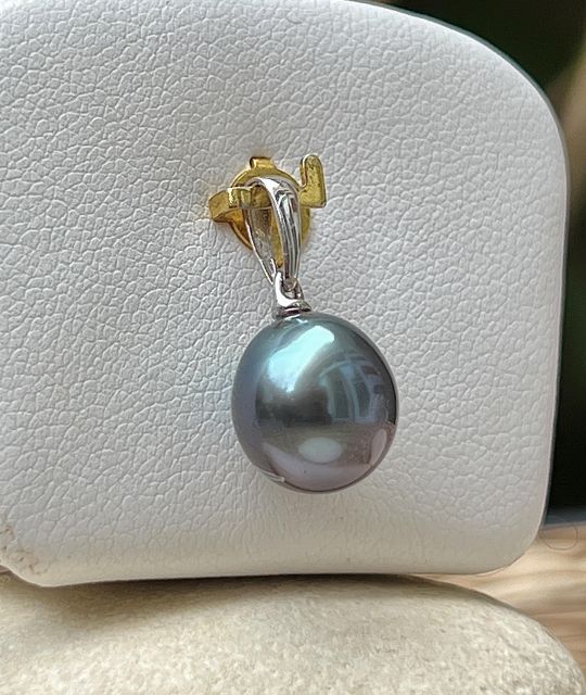 Bijou en perle de Tahiti aux reflets rares et lustre exceptionnel. Certificat d’authenticité et livraison sécurisée – Poemotu