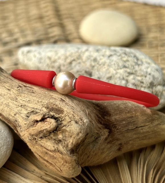 Joya en perla de Tahití con reflejos raros y brillo excepcional. Certificado de autenticidad y entrega segura – Poemotu.