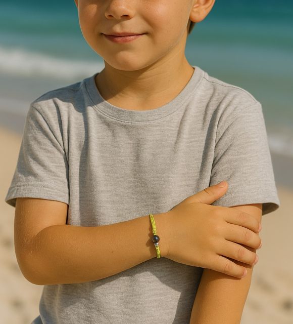 "Tiare Iti" est un bracelet imaginé pour les enfants, légers comme le vent des lagons, libres comme les jeux sur le sable...