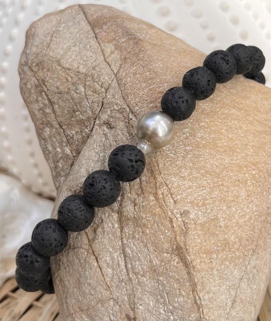 Bijou en perle de Tahiti aux reflets rares et lustre exceptionnel. Certificat d’authenticité et livraison sécurisée – Poemotu.