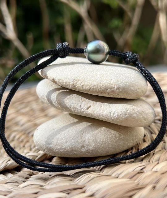 Bijou en perle de Tahiti aux reflets rares et lustre exceptionnel. Certificat d’authenticité et livraison sécurisée – Poemotu.
