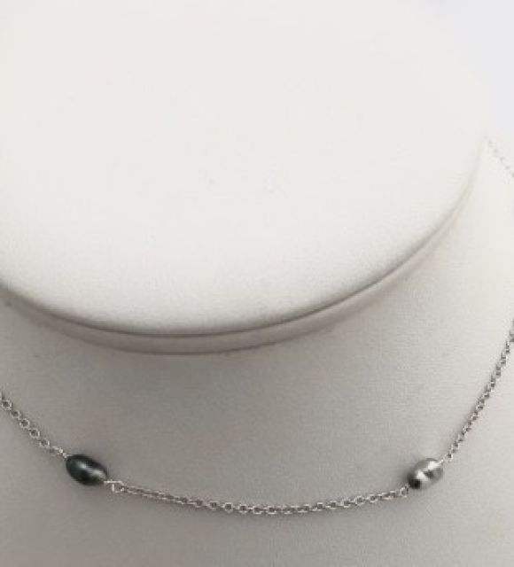 Découvrez le collier enfant réglable en argent rhodié et véritables keshis de Tahiti - Offrez la chaleur de la Polynésie dès la naissance - livraison gratuite