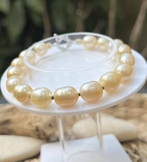 découvrez Hiriata, le joyau en tahitien qui fait honneur aux perles des mers du sud - une pièce rare et intense en lustre - certifé et garanti