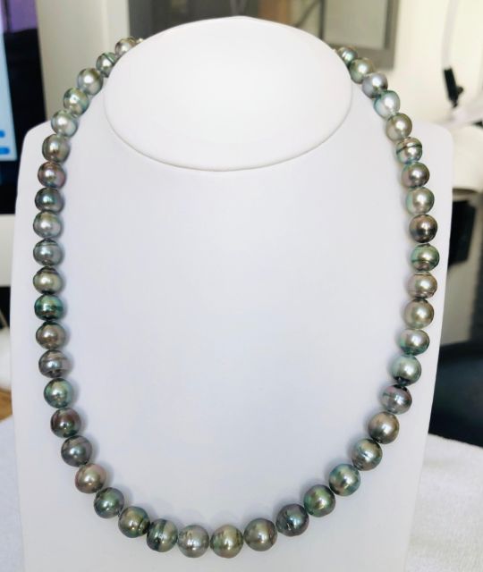 Bijou en perle de Tahiti aux reflets rares et lustre exceptionnel. Certificat d’authenticité et livraison sécurisée – Poemotu
