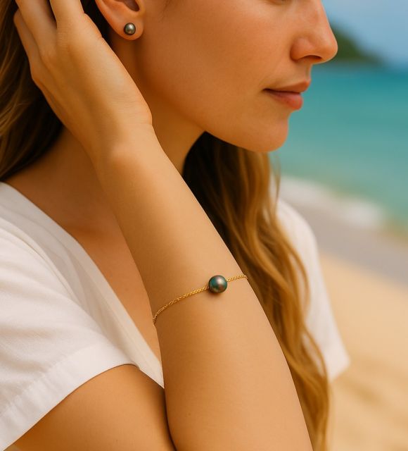 Découvrez "Star" notre bracelet en or 18 carats et perle de culture de Tahiti - élégant et discret à associer à un autre bracelet ou à porter seul - livraison gratuite