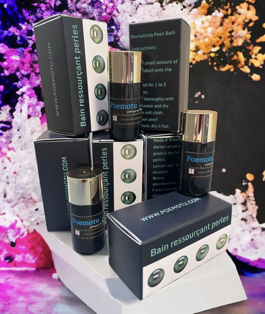 Gönnen Sie Ihren Zuchtperlen ein Verjüngungsbad, das den Glanz wiederbelebt und alle Zucht- und Edelperlen mit Feuchtigkeit versorgt.