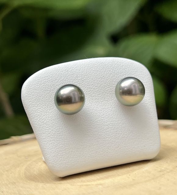 Bijou en perle de Tahiti aux reflets rares et lustre exceptionnel. Certificat d’authenticité et livraison sécurisée – Poemotu