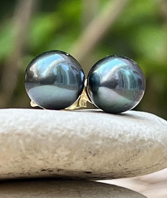 Bijou en perle de Tahiti aux reflets rares et lustre exceptionnel. Certificat d’authenticité et livraison sécurisée – Poemotu