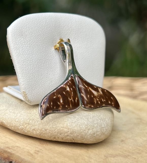 Join Poemotu in its commitment to ethical and eco-friendly jewellery - showcasing the coconut shell - a piece with a Tahitian soul!
