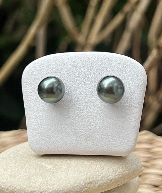 Bijou en perle de Tahiti aux reflets rares et lustre exceptionnel. Certificat d’authenticité et livraison sécurisée – Poemotu.