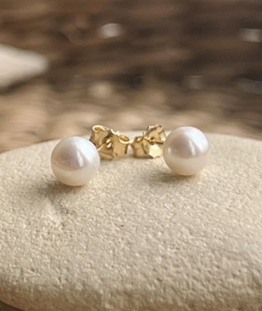 Bijou en perle de Tahiti aux reflets rares et lustre exceptionnel. Certificat d’authenticité et livraison sécurisée – Poemotu.