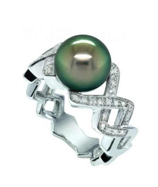 Bijou en perle de Tahiti aux reflets rares et lustre exceptionnel. Certificat d’authenticité et livraison sécurisée – Poemotu.