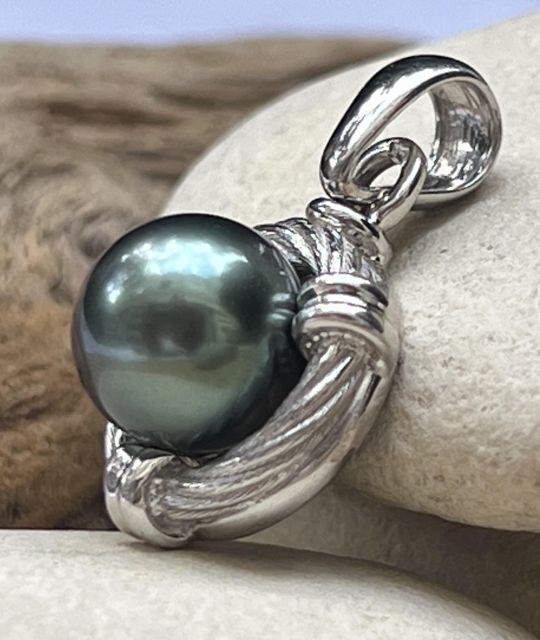 Calypso, eine authentische Hommage an die großen Reisenden, die das Meer lieben - echte Tahiti-Perle aus den Gambier-Inseln - GIA-Zertifikat - kostenloser versicherter Versand