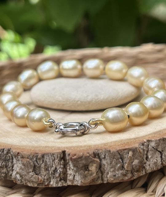 découvrez Hiriata, le joyau en tahitien qui fait honneur aux perles des mers du sud - une pièce rare et intense en lustre - certifé et garanti